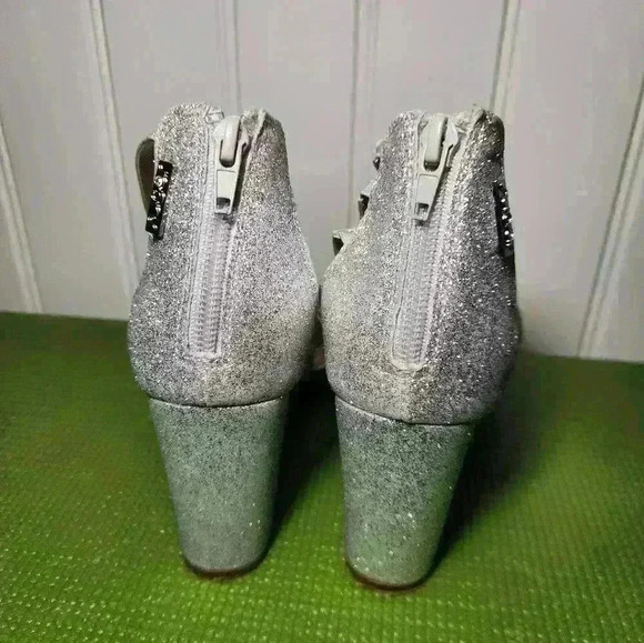 Comfortable Sugar,Silver Sparkle,low chunk heel size 7.5. Beautiful - Picture 4 of 5